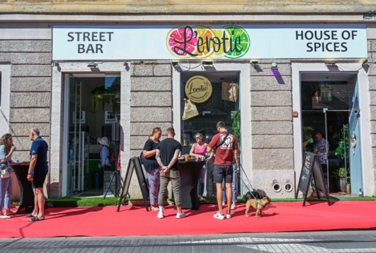 L'erotic Street Bar: Mjesto gdje se susreću dobra kava, ukusni obroci i osvježavajući kokteli