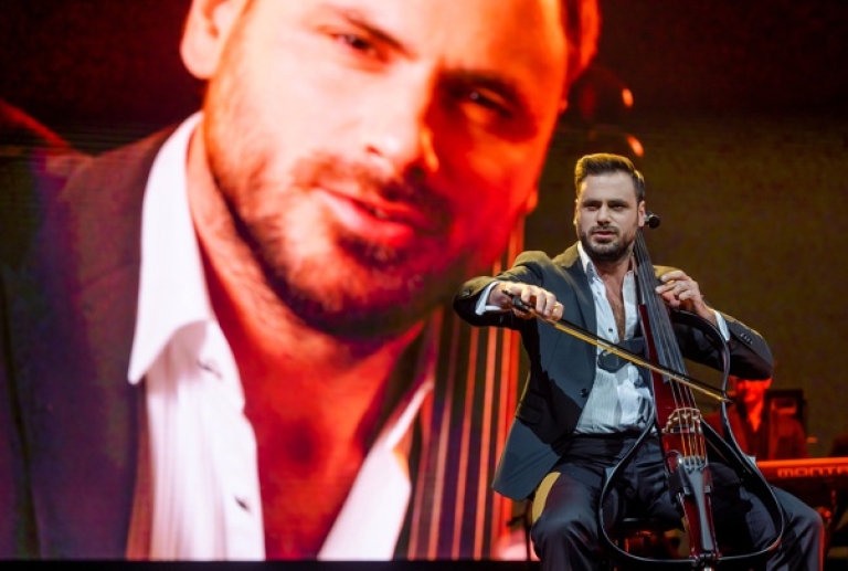 Hauserova turneja 'Rebel with a Cello' oduševljava Europu