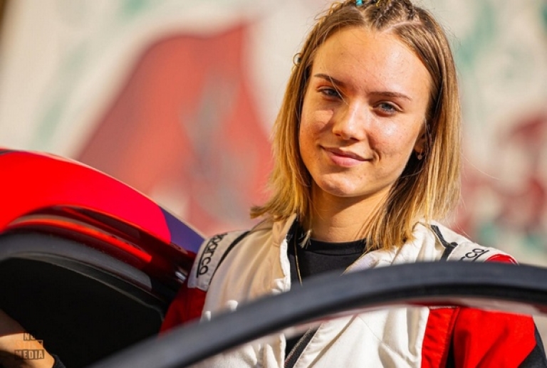 Ovih pet žena ruši stereotipe, pobjeđuju u 'muškom sportu' i prkose brzinama!