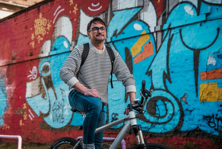 Jole predstavlja novu pjesmu 'Od malih nogu' - u spotu debitiraju njegov sin Ivan i kćer Iva